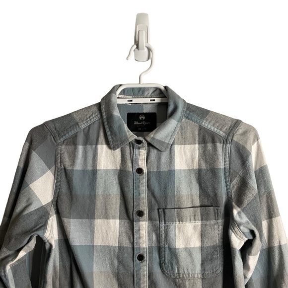 Wind River Women's Blue/White Plaid Button-Down Shirt - Picture 2 of 10